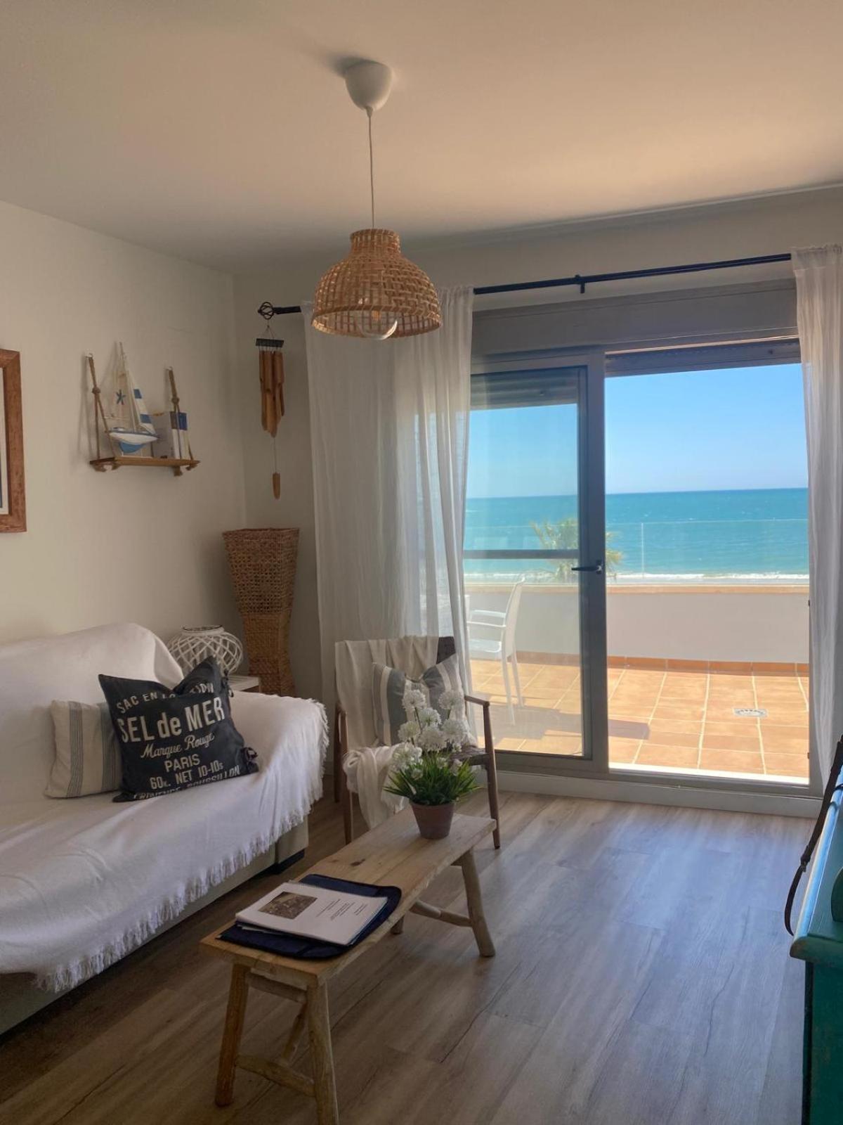 Atico Al Sol En Primera Linea De Playa Apartment Rota Exterior photo